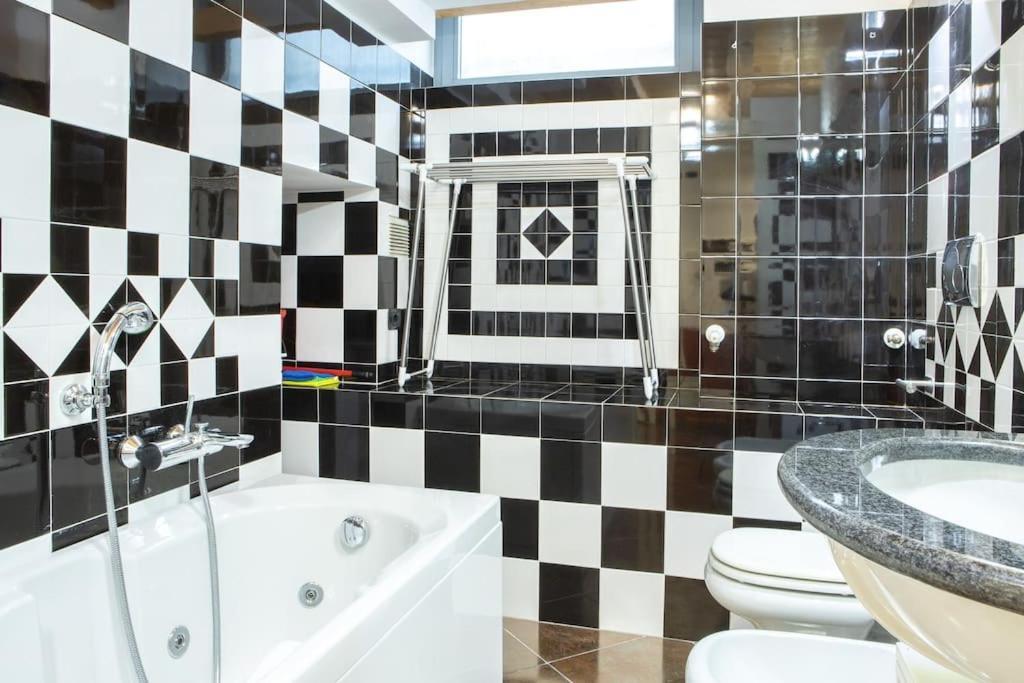 Comfortable Flat In Porta Romana Милан Экстерьер фото